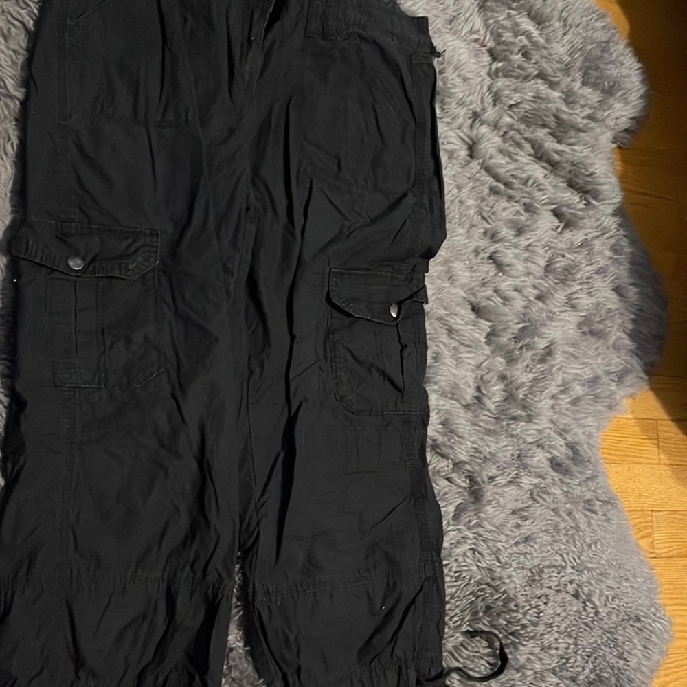 Black Tommy Hilfiger cargo capris size 8